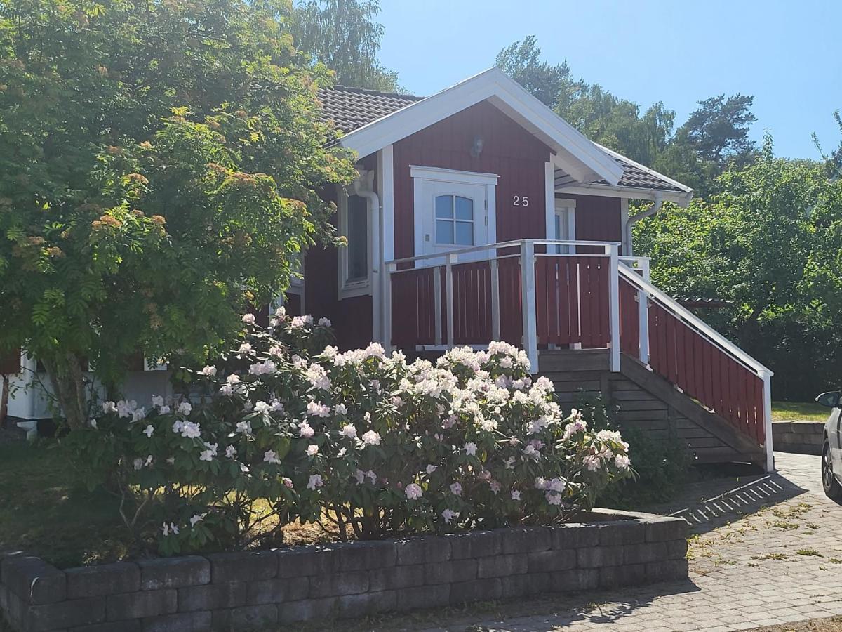 Minihus Med Stor Traedgardstomt Naera Golf Och Hav Vila Trosa Exterior foto