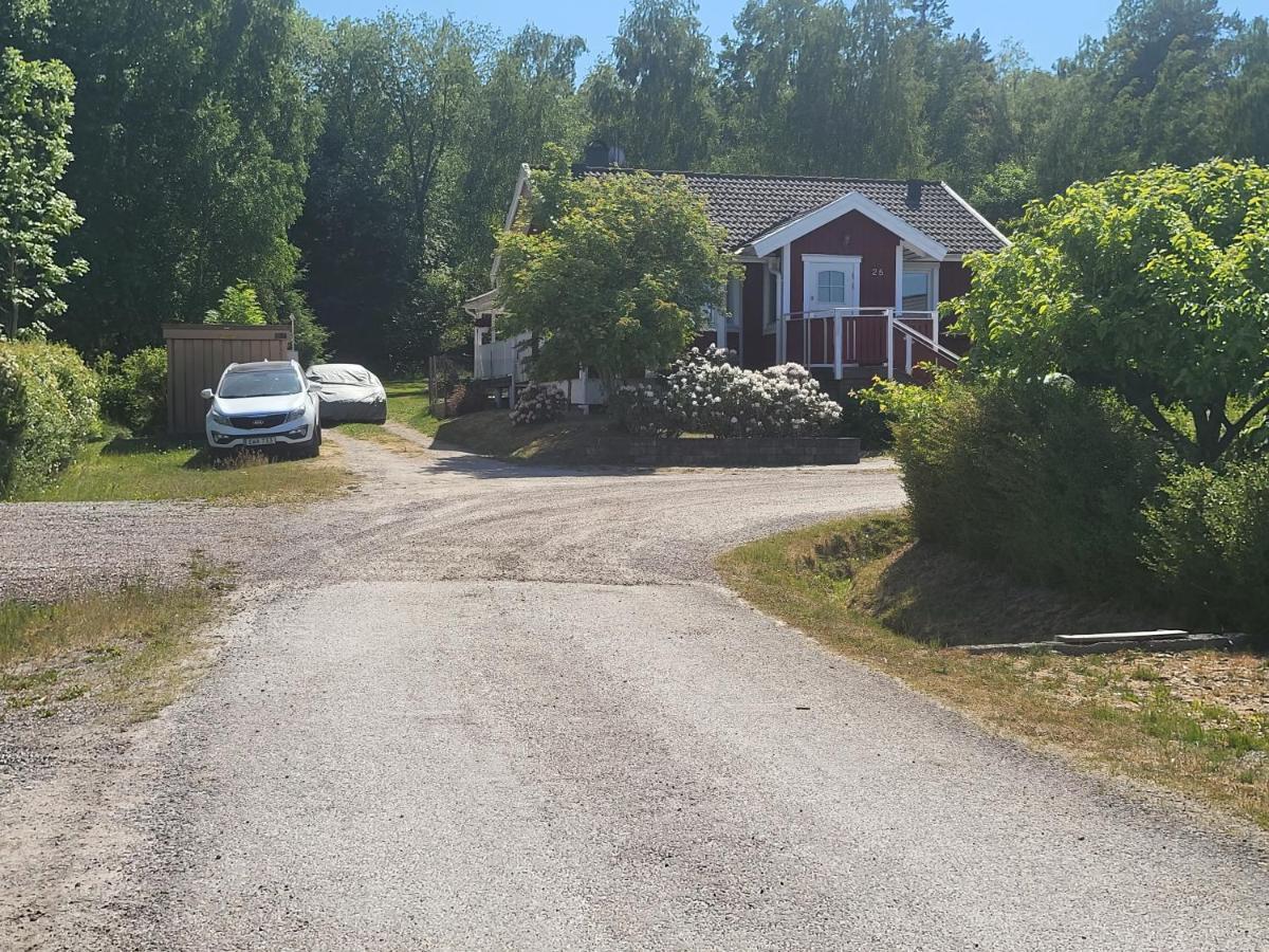 Minihus Med Stor Traedgardstomt Naera Golf Och Hav Vila Trosa Exterior foto